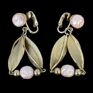 Vintage Coro Dangle Faux Pearl gold tone leaves clip on earrings